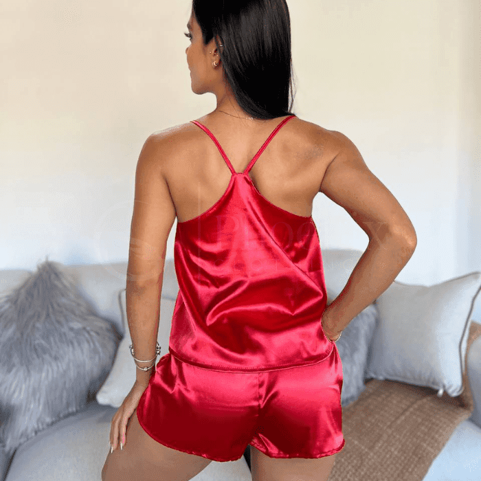 pijama_en_satin_de_blusa_de_tirantes_y_short_6