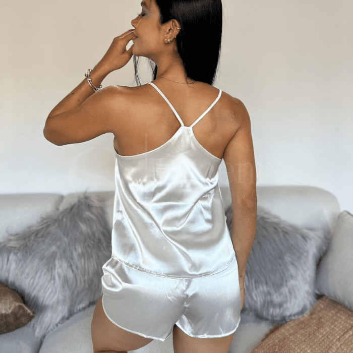 pijama_en_satin_de_blusa_de_tirantes_y_short_8